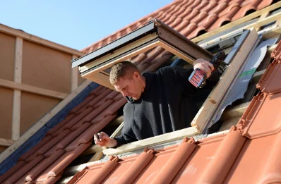 Pose de fenêtres de toit Velux à Rédené